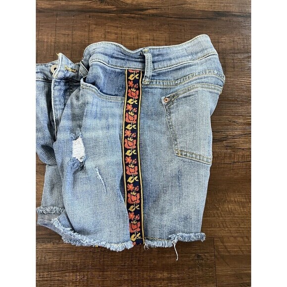 Anthropologie Pilcro Embroidered Slim Boyfriend Jean Shorts 26 Light Wash Boho - Picture 8 of 8